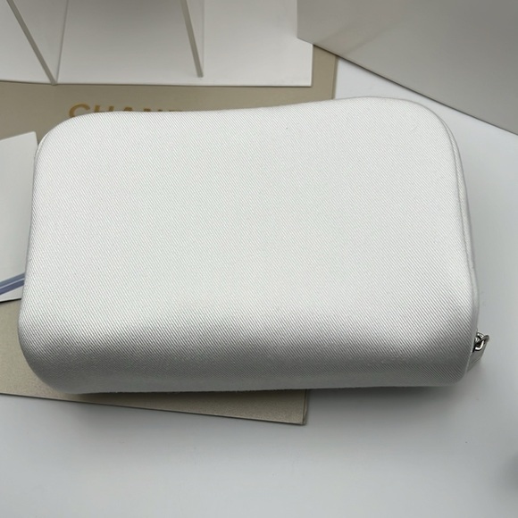 DiorWhite Cosmetic Pouch Shimmering Zip ClosureLipstick & Diorshow Mascara NWOT - Picture 9 of 17